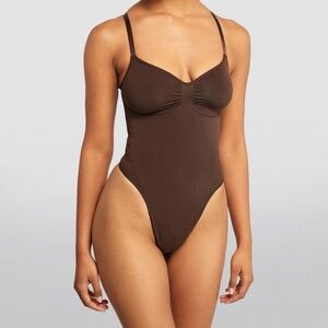 SKIMS seamless sculpt thong bodysuit - COCOA ($70 retail)